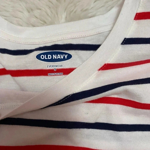 Old Navy women’s short sleeve red, blue, white stripe every wear tshirt - Picture 5 of 5